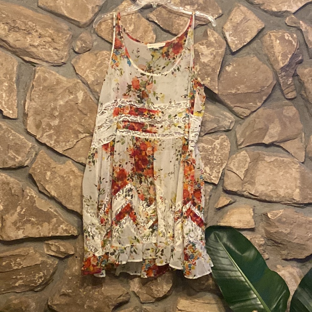 Trapeze sheer floral slip-on hold